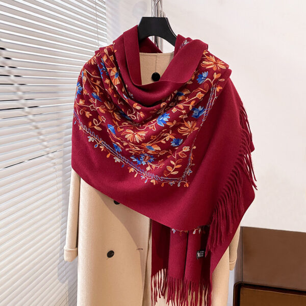 Retro Personalized Embroidered Women's Warm Scarf - Image 2